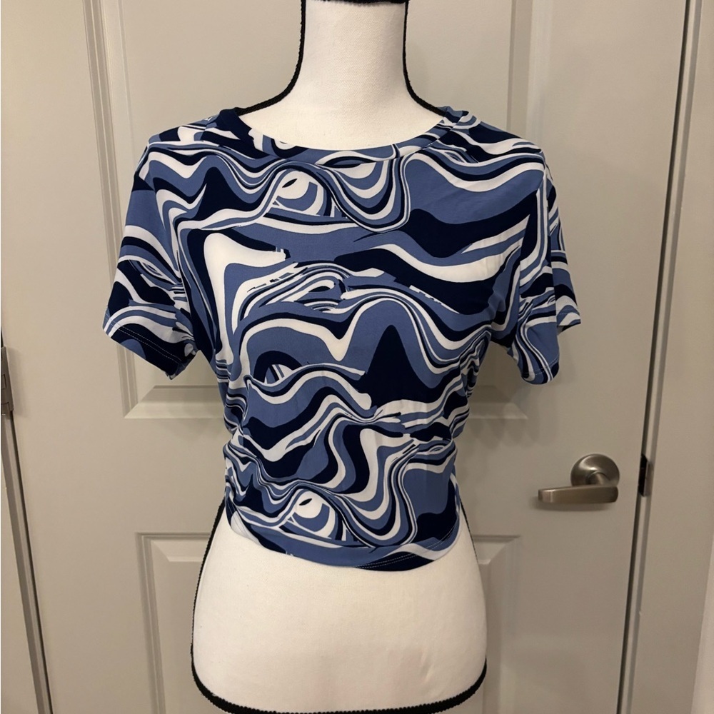 NWT blue swirl open back crop top blouse size L